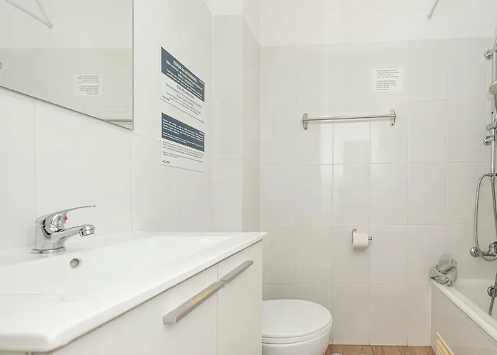 Houze Spacious Near Marques De Pombal *